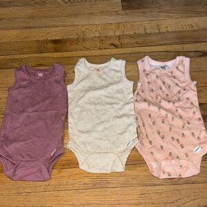 Gerber Sleeveless Onesies in Cream and Pink Floral size 3-6 months